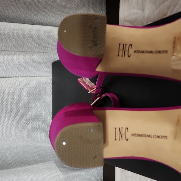 NEW INC fusia heels - Picture 5 of 7